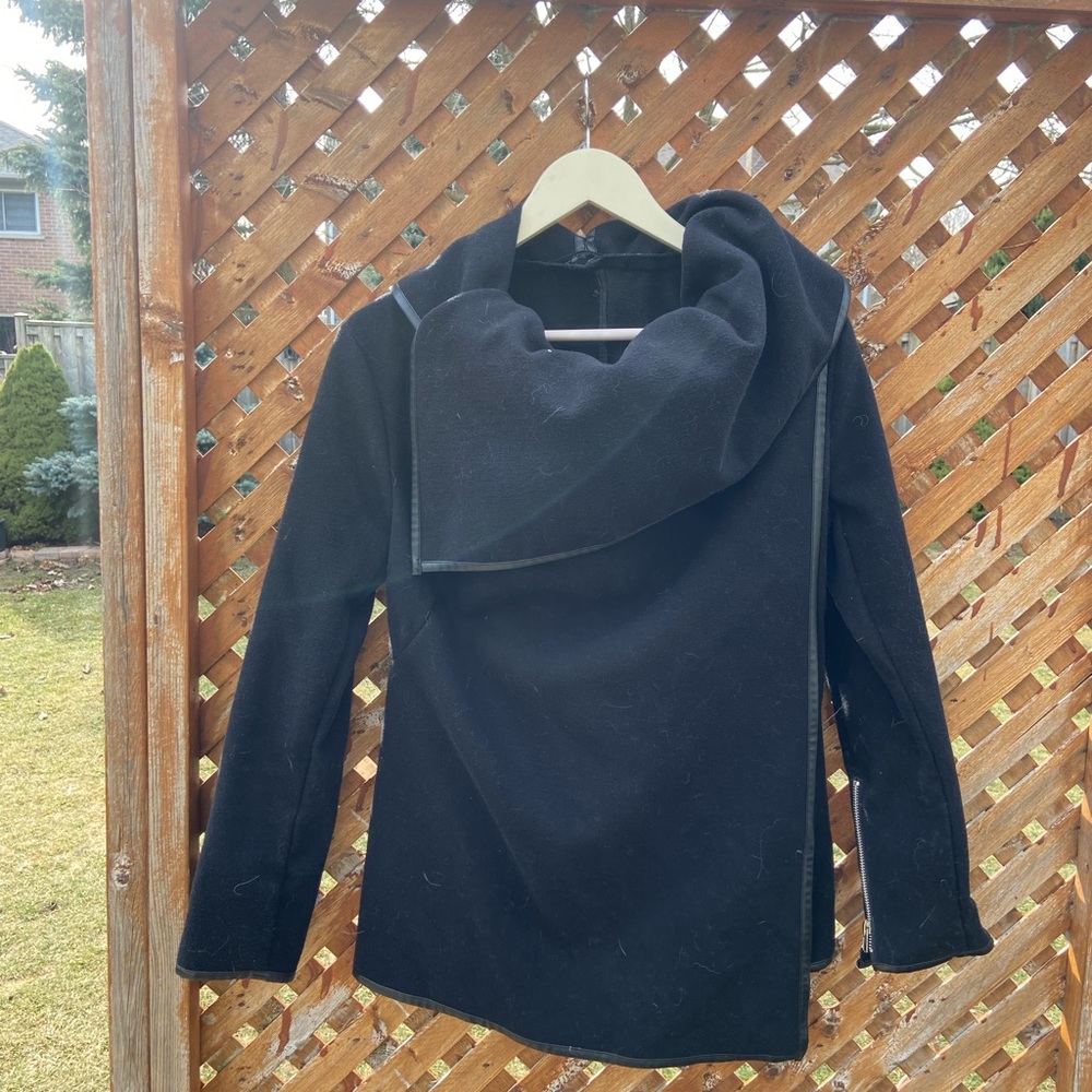Coat 🖤 - Picture 2 of 3